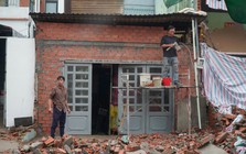 Người dân tháo dỡ nhà, giao mặt bằng làm cầu đường 6.300 tỷ ở TP.HCM