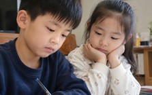 Một hiện tượng đáng chú ý đang xảy ra ở rất nhiều gia đình: Nếu bố mẹ kinh tế bình thường, đừng hy sinh quá nhiều cho con cái!