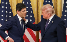 Ông Trump bất ngờ lên tiếng bảo vệ Chủ tịch FED, đổ lỗi cho Hội đồng thống đốc về quyết định tăng lãi suất