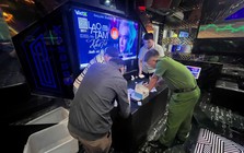 Công an bất ngờ kiểm tra quán karaoke Kingdom lúc 22 giờ