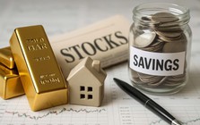 Có vàng rồi, nên mua thêm hay gửi tiết kiệm lãi suất 8-9%? Chuyên gia chỉ ra điểm mấu chốt