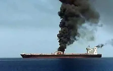 Mỹ tấn công tàu chở dầu của Iran theo chính sách 'tàu đổi tàu'