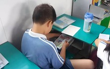 Nhiều đứa trẻ rất kỳ lạ: Ở nhà thì ngoan không ai bằng, đến lớp lại hư, nổi loạn, nguyên nhân khiến bố mẹ không ngờ!