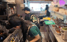 Nữ ca sĩ là thành viên nhóm nhạc nổi tiếng nay mở quán ăn ở phường Anguk, kiếm tiền tỷ mỗi tháng