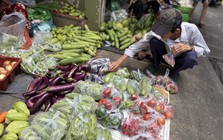 Có gì trong những khu chợ giá rẻ giữa lòng TP.HCM?