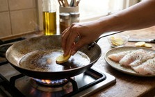 Vì sao nên cho 1 lát gừng vào chảo trước khi chiên cá? Nhiều người ước biết sớm hơn