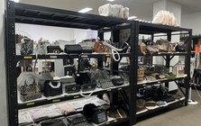 Đột kích một kho ngầm, phát hiện 7.369 túi, ví, nước hoa giả hàng hiệu Chanel, Louis Vuitton trị giá 167 tỷ đồng