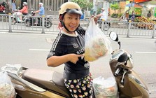 Nữ diễn viên là mẹ đơn thân quê An Giang đi bán cơm, tự đi giao hàng kiếm tiền nuôi con ở TP.HCM