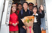 Tỷ phú Nguyễn Thị Phương Thảo đích thân xuất hiện trên chuyến bay tới New York, làm điều đặc biệt