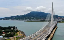 Mục sở thị cây cầu bất đối xứng dài nhất thế giới tại Đài Loan
