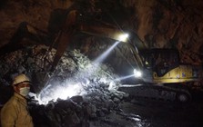 Hơn 1.000 khối đá lớn đổ sập, tuyến hầm cấp đặc biệt bị lấp toàn bộ, 500 người Việt Nam vẫn vỡ òa vì tạo kỳ tích lớn