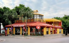 Thấy gì từ động thái mới của Highlands Coffee trước thềm IPO? Chuyên gia nói “thương hiệu nổi tiếng” hay “cửa hàng đông khách” không còn đủ để thuyết phục nhà đầu tư!