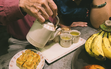 Lý do vì sao mọi người thường uống trà khi ăn bánh trung thu