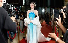 Tô Diệp Hà diện thiết kế cảm hứng hoa sen, hóa nàng thơ đọ sắc cùng dàn diễn viên "Chị Chị Em Em 3"
