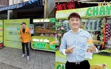 Nam ca sĩ đình đám U50 đi bán bánh mì khắp TP.HCM