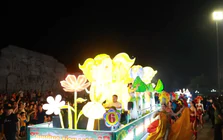 Lãnh đạo phường ở Thái Nguyên nói gì về việc các vũ công rước đèn Trung thu mặc phản cảm?