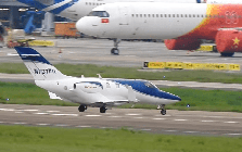 Một máy bay thương gia “tí hon” dài 13 mét, chỉ chở được 6 người nhưng tốc độ 800 km/h vừa hạ cánh tại Tân Sơn Nhất