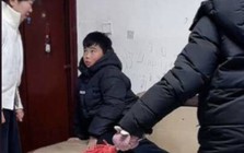 Clip khiến nhiều người xem xong không thể cười nổi: Cách giáo dục của gia đình này đang quá sai rồi!