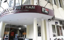 Ngự trên khu đất vàng, Nhà hát Kịch Việt Nam xập xệ, mưa dột tứ phía