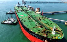 Cước tàu chở dầu qua Hormuz lập kỷ lục chưa từng có