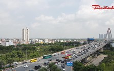 Dòng xe 'thận trọng' giữ khoảng cách khi qua cầu Nhật Tân