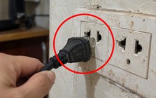 Phích cắm điện bị lỏng nên làm gì đầu tiên?