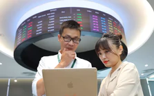 Chứng khoán mất điểm ngay tuần đầu nâng hạng, nhà đầu tư nên hành động ra sao?