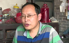 Cú trượt dài của thần đồng đỗ Thủ khoa năm 16 tuổi, U60 sống nhờ bố mẹ và trợ cấp 1,5 triệu đồng/tháng