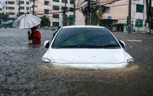 Người dân Thái Lan kể cảnh nước ngập nhà, nhiều ngày phải ngủ trên bàn