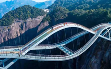 Tên là cầu Như Ý nhưng nhìn đã thấy thót tim