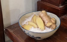 Vì sao nên đặt bát gừng muối ở trong nhà?