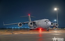 Một máy bay khổng lồ sải cánh dài 52m, cao gần 17m vừa đáp Tân Sơn Nhất, không thấy trên web theo dõi chuyến bay, làm nhiệm vụ đặc biệt liên quan Việt Nam