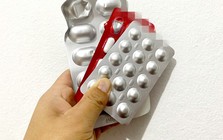 Đề xuất cấm livestream bán thuốc: Giải pháp chặn đứng những hệ lụy từ mua thuốc online và "bác sĩ google"