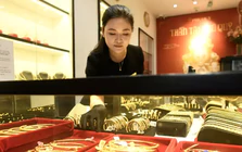 Vì sao càng mua vàng càng lỗ?