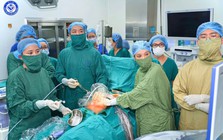 Lần đầu tiên tại Việt Nam: Các bác sĩ đặt thành công bóng vào khí quản thai nhi 30 tuần tuổi để giúp phổi phát triển