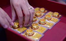 Giá vàng lập đáy mới sau 1 tháng