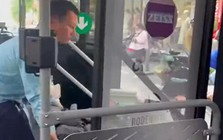 Ấm lòng hành động đẹp của nhân viên phục vụ xe buýt