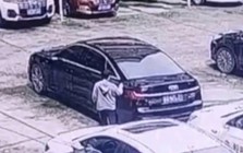 Cậu bé 10 tuổi bị vu oan làm xước xe Audi, hành động bất ngờ của cảnh sát đã cứu vớt cuộc đời đứa trẻ!