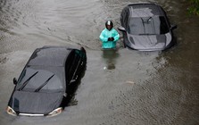 Gặp mưa lớn, "Hà Nội nước chỉ đến chân, Bangkok ngập cả nửa người": Vì sao lại thế?