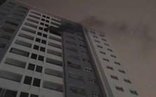 Cháy lớn ở tầng 11 chung cư Conic Boulevard, hàng trăm cư dân hô hoán ôm đồ đạc tháo chạy
