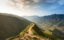 Không phải Sa Pa, Việt Nam có một nơi nằm ở độ cao hơn 1.500 m, sở hữu khí hậu mát mẻ quanh năm chỉ khoảng 15 độ, vừa được Oscar du lịch vinh danh