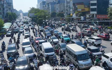 Hà Nội sáng đầu tiên sau nghỉ lễ: 'Đi hơn một tiếng vẫn chưa qua được nút giao'