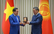 Ông Trần Anh Tuấn được Tổng thống Kyrgyzstan trao Huân chương hữu nghị Dostuk