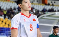 Đình Bắc ở lại sân đến nửa đêm sau trận thua Thái Lan