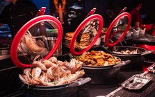 Nhịn đói cả ngày, vào quán chỉ gắp thịt bò và hải sản nhưng vì sao bạn không bao giờ lời khi ăn buffet?