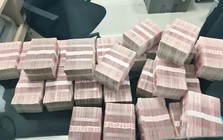 Ra ngân hàng rút 10,8 tỷ đồng tiết kiệm, cặp vợ chồng bị công an phong tỏa toàn bộ số tiền