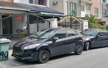 Gửi ô tô mất có 30 nghìn đồng, sao cứ phải đỗ chắn cửa nhà người khác?