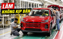 SUV Toyota bán chạy nhất thế giới ‘cháy hàng’ liên tục: Một đại lý có hơn 800 khách chờ, có người chờ nửa năm mới có xe