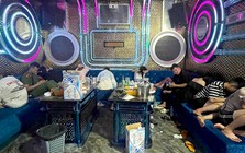 Công an kiểm tra quán karaoke Quang Râu lúc 23 giờ