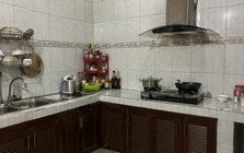 Vì sao ngày càng nhiều gia đình không còn ốp gạch kín tường bếp? 1 cách làm giúp bếp thoáng mắt, dễ vệ sinh đang trở thành xu hướng mới